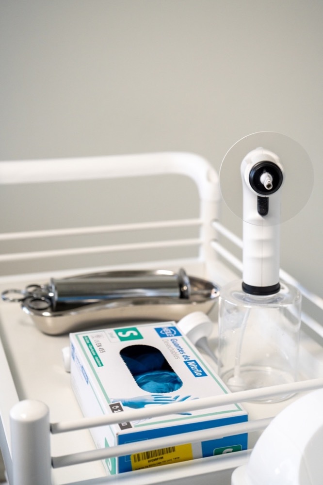 Área de tratamiento especializada con equipamiento médico profesional