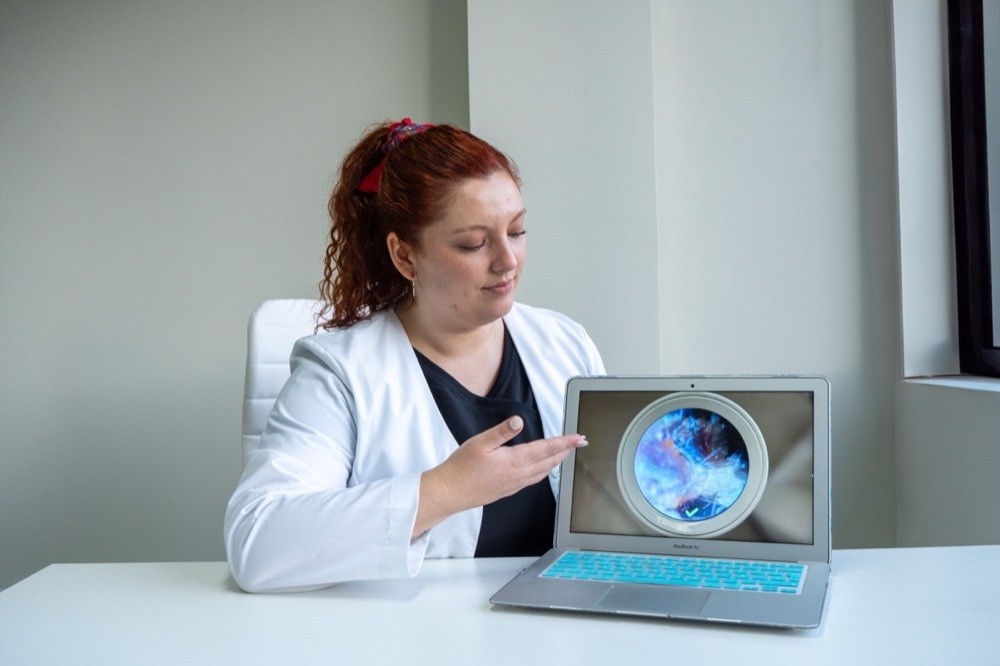 Ambiente profesional y acogedor diseñado para el confort del paciente